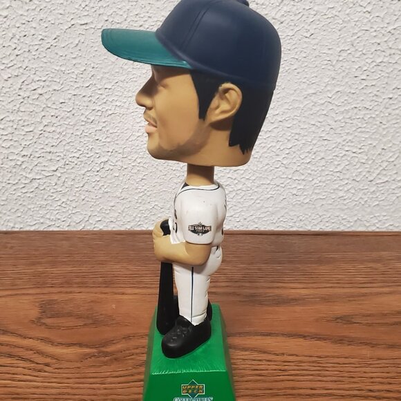 Vintage Plastic Upper Deck Bobblehead Ichiro Suzuki Seattle Mariners 7" Tall - Picture 2 of 4